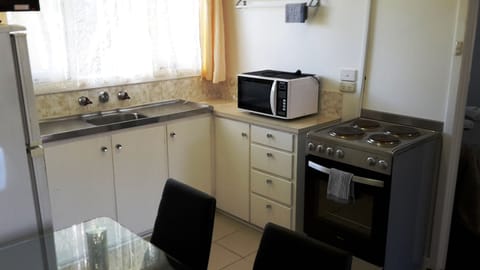 Two-Bedroom Apartment (6 Adults), Kitchen | Private kitchen | Microwave, coffee/tea maker, electric kettle, cookware/dishes/utensils