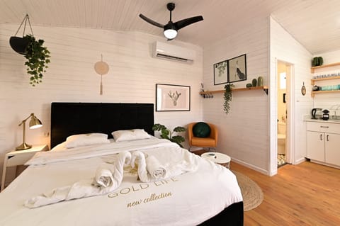 Design Chalet, 1 Bedroom | Hypo-allergenic bedding, in-room safe, individually decorated
