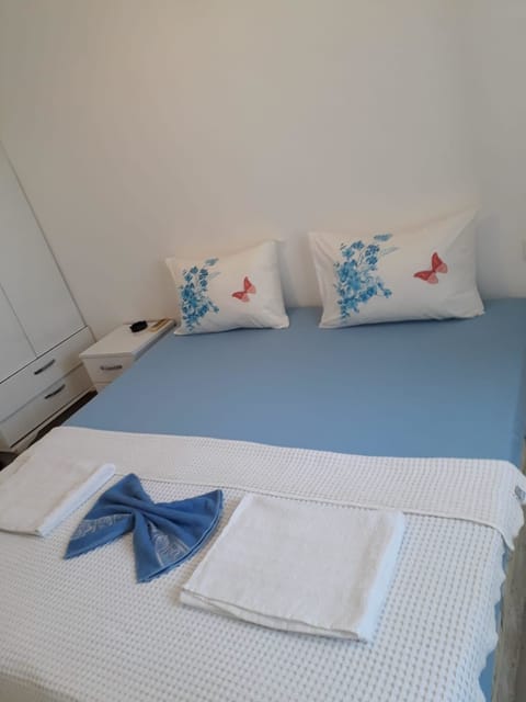 Triple Room | Free WiFi, bed sheets, wheelchair access