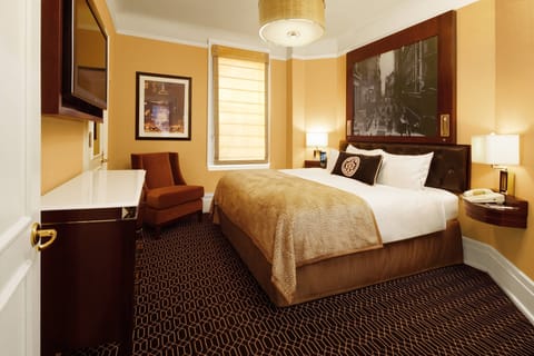 Deluxe Suite, 1 Double Bed, Smoking | Premium bedding, pillowtop beds, in-room safe, desk