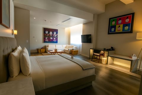 Suite (Hospitality) | Premium bedding, down comforters, Tempur-Pedic beds, minibar