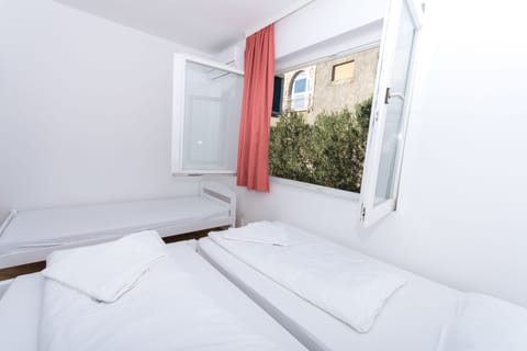 Basic Studio, 3 Twin Beds | Iron/ironing board, free cribs/infant beds, free WiFi, bed sheets