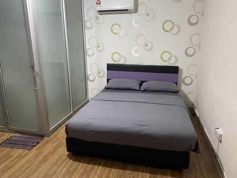 Double Room, Private Bathroom | 1 bedroom, iron/ironing board, free WiFi