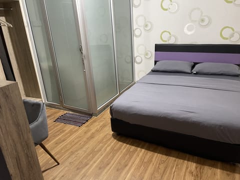 Double Room, Private Bathroom | 1 bedroom, iron/ironing board, free WiFi