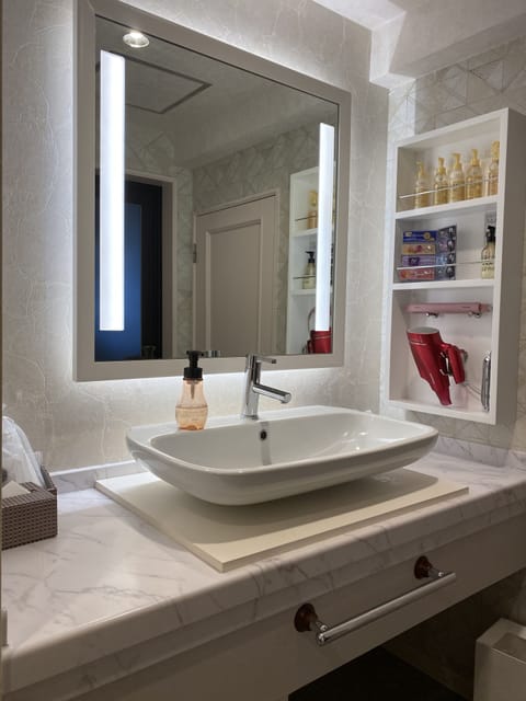 Basic Double Room, City View | Bathroom sink