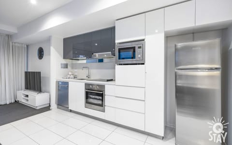 Apartment, 2 Bedrooms, City View | Private kitchen | Full-size fridge, microwave, oven, stovetop