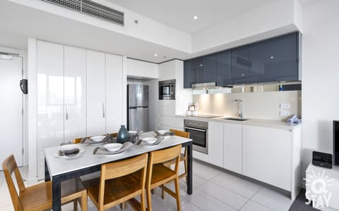 Apartment, 2 Bedrooms, City View | Private kitchen | Full-size fridge, microwave, oven, stovetop