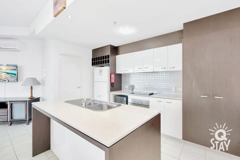 3 Bedroom Apartment  | Private kitchen | Full-size fridge, microwave, oven, stovetop