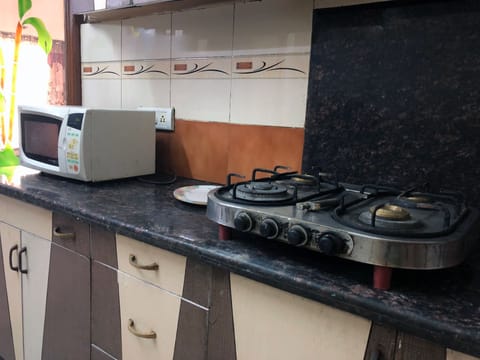 Exclusive Apartment, 2 Bedrooms, Smoking, City View | Private kitchen