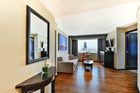 Suite Premium Level | Down comforters, minibar, in-room safe, individually decorated