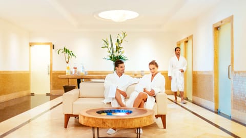 Couples treatment rooms, sauna, spa tub, steam room, body treatments