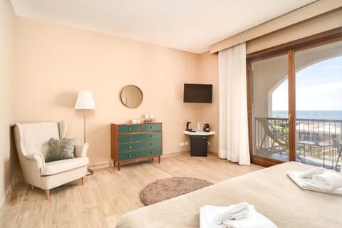 Frette Italian sheets, premium bedding, pillowtop beds, minibar