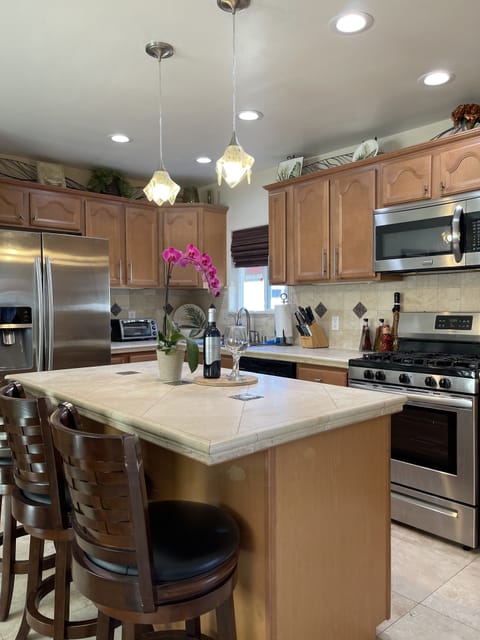 Fully Equipped kitchen w/Lg. & Sm. Appliances 30 cu.Fridge spices& Baking items