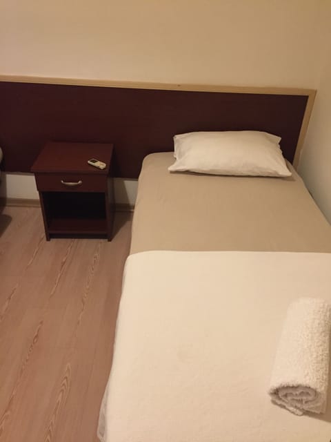 Basic Single Room, 1 Bedroom | Desk, soundproofing, free WiFi, bed sheets