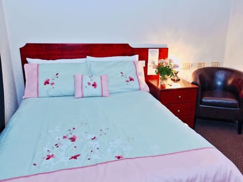 Standard Double Room, Ensuite | Hypo-allergenic bedding, free WiFi, bed sheets