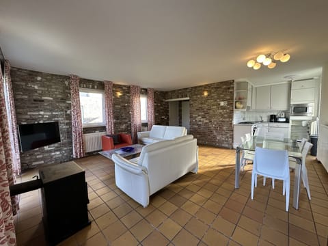 Deluxe Bungalow, 3 Bedrooms | Living area | TV, fireplace, toys