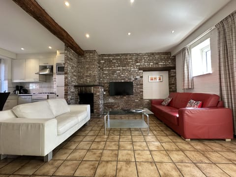 Bungalow, 5 Bedrooms | Living area | TV, fireplace, toys