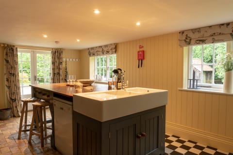 The FarmHouse | Private kitchen | Coffee/tea maker, electric kettle, toaster