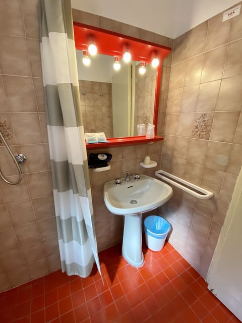 Family Room, 2 Bedrooms | Bathroom | Shower, hair dryer, bidet, towels