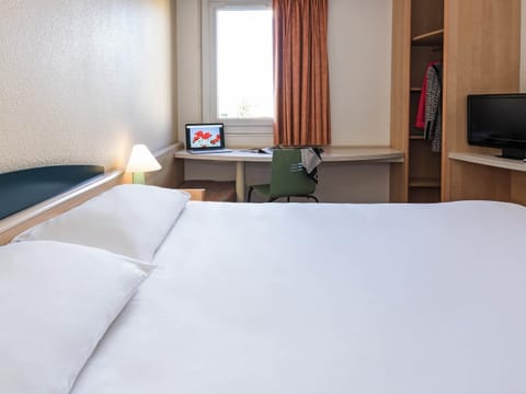 Standard Double Room, 1 Double Bed | Desk, blackout drapes, iron/ironing board, free cribs/infant beds