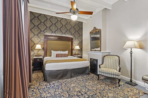 Deluxe Room, 1 King Bed | In-room safe, individually decorated, desk, blackout drapes