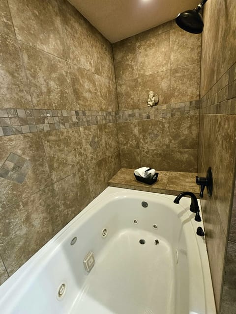 Superior Double Room, Ensuite (Spruce) | Bathroom