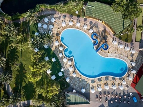 2 outdoor pools, pool umbrellas, sun loungers