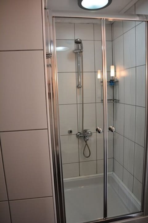 Standard Room | Bathroom shower