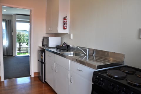 One Bedroom | Private kitchen | Fridge, microwave, oven, stovetop