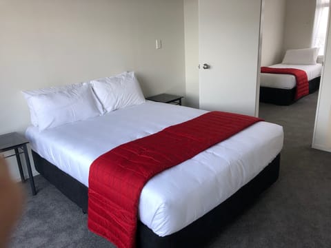 City Suite, 1 Bedroom, Non Smoking, Kitchenette (WOTIF CITY SALE) | Desk, blackout drapes, soundproofing, iron/ironing board