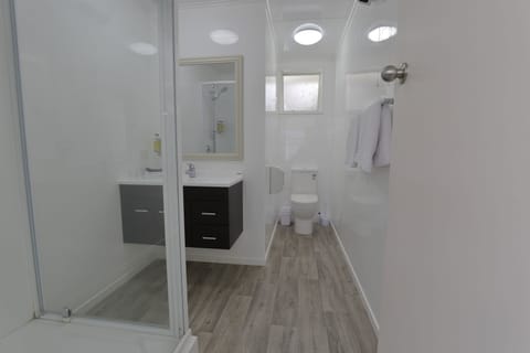 Twin Single Studio | Bathroom shower