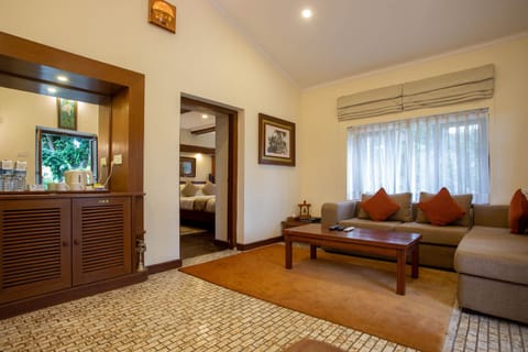 Heritage Suite | Living area | 30-inch LCD TV with cable channels, TV, table tennis