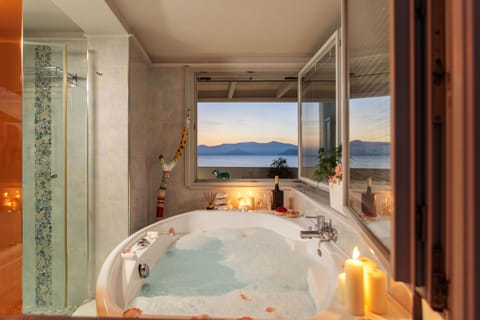 Honeymoon Suite, Sea View | Champagne service