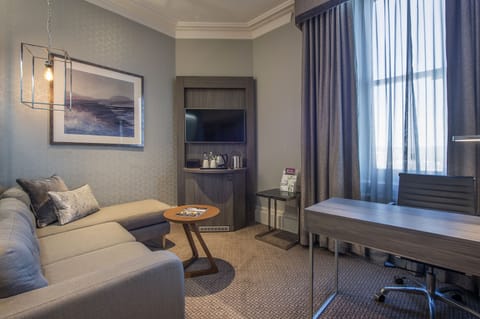 Junior Suite, 1 King Bed | Premium bedding, minibar, in-room safe, desk