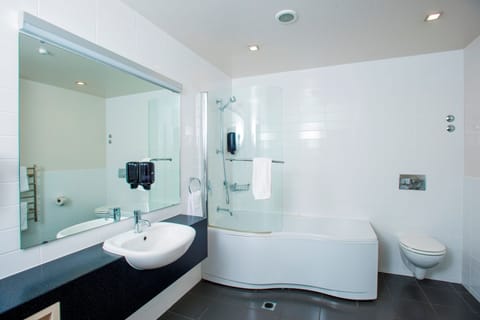 Separate tub and shower, free toiletries, hair dryer, towels