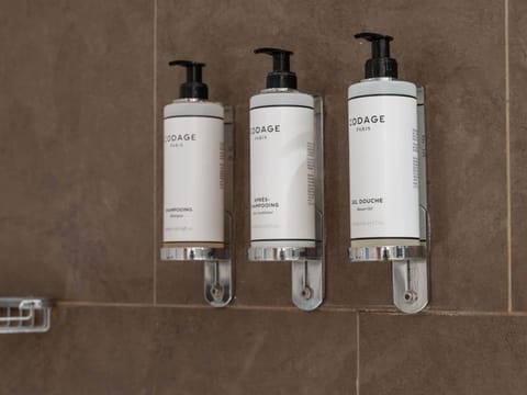 Deluxe Room, 1 King Bed | Premium bedding, pillowtop beds, free minibar items, in-room safe