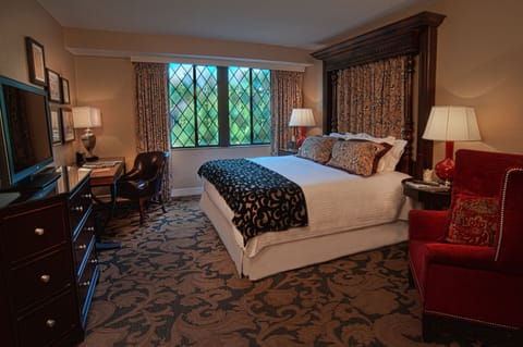 Deluxe Room, 1 King Bed | Egyptian cotton sheets, premium bedding, pillowtop beds