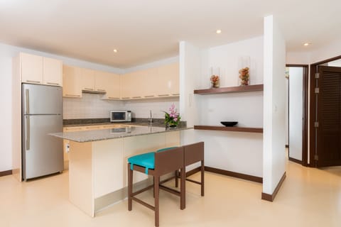 Premium Suite, 2 Bedrooms | Private kitchen