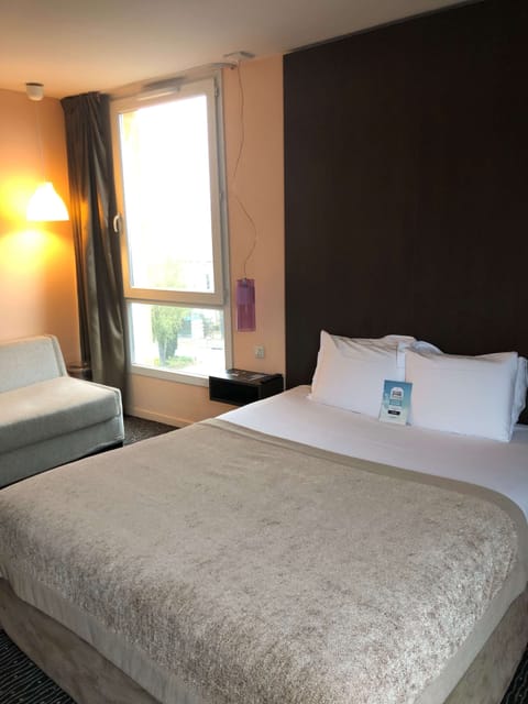 Individually furnished, desk, blackout drapes, soundproofing