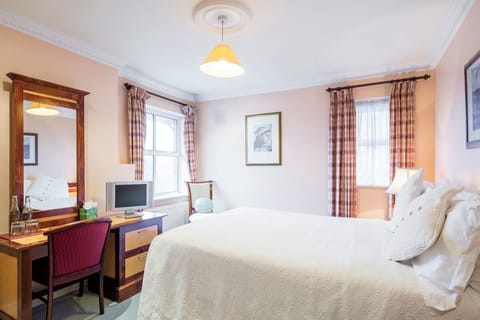 Classic Double Room | In-room safe, iron/ironing board, free cribs/infant beds, free WiFi