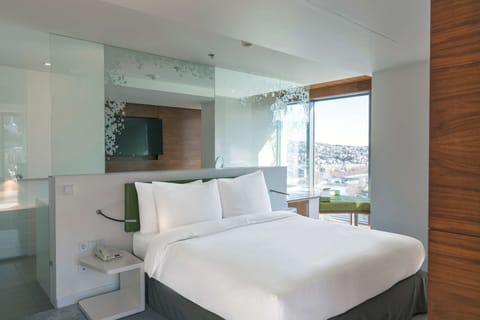 Junior Suite | 1 bedroom, premium bedding, minibar, in-room safe