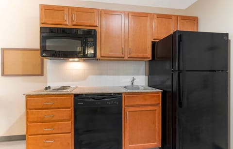 Standard Studio, 1 Queen Bed, Non Smoking, Refrigerator & Microwave | Private kitchen | Full-size fridge, microwave, stovetop, dishwasher