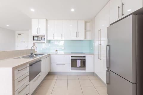 One Bedroom Apartment, Pool View (Tiled) | Private kitchen | Full-size fridge, microwave, dishwasher, espresso maker