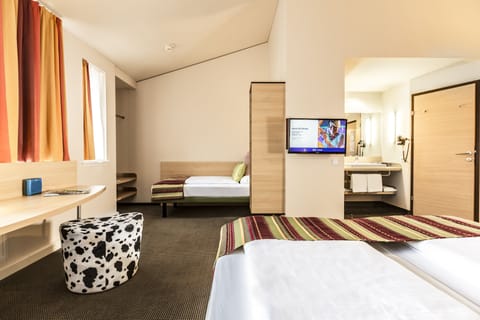 Premium bedding, in-room safe, desk, laptop workspace
