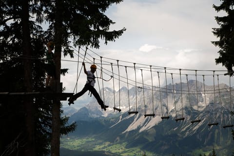 Ropes course (team building)