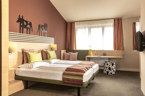 Premium bedding, in-room safe, desk, laptop workspace