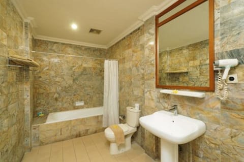 Superior Room, 1 Bedroom, Garden View, Garden Area | Bathroom | Shower, rainfall showerhead, free toiletries, hair dryer