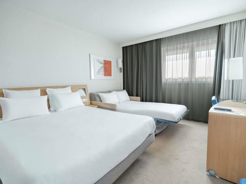 Premium bedding, minibar, in-room safe, desk