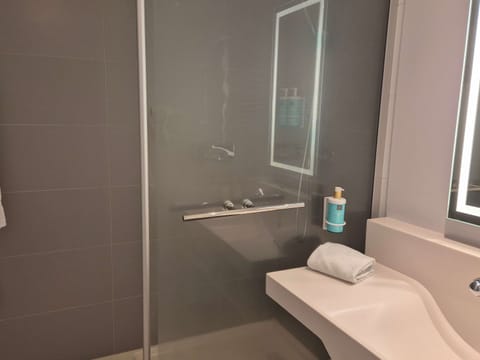 Combined shower/tub, eco-friendly toiletries, hair dryer, towels