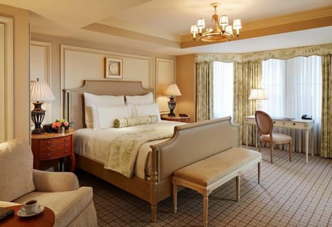 Deluxe Room, 1 King Bed | Premium bedding, down comforters, pillowtop beds, minibar